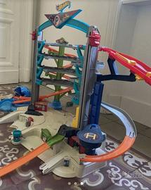 Hot Wheels garage