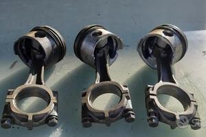3 pistoni+3 bielle originali lancia delta 16v