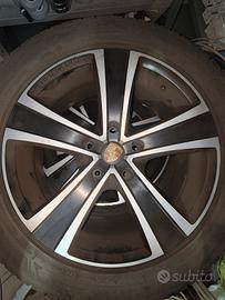 Pneumatici 265/50/19 e con cerchi Porsche 