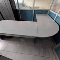 Scrivania da ufficio ad angolo con cassetiera