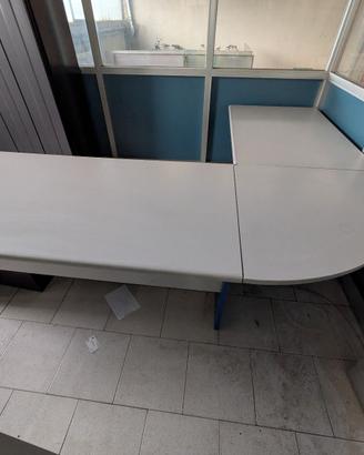 Scrivania da ufficio ad angolo con cassetiera