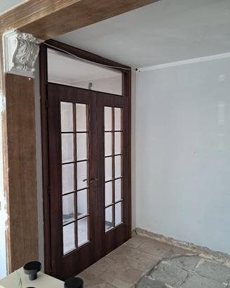  una porta doppia anta