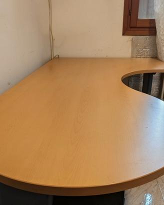 scrivania  202 x 122 h 72,5