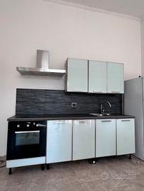 cucina in buone condizioni 