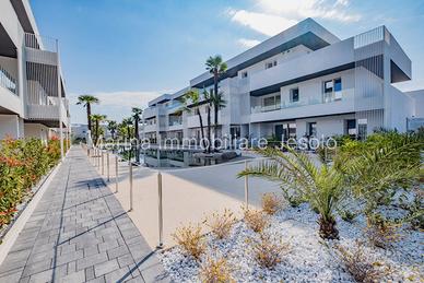APPARTAMENTO PARI AL NUOVO CON GARAGE E PISCINA