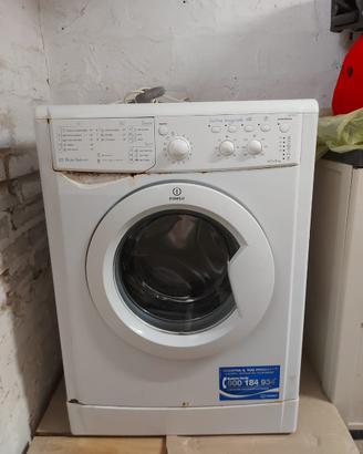 Lavatrice compatta Indesit