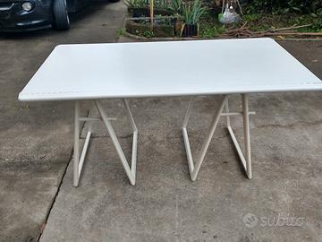 Tavolo scrivania con gambe a cavalletto 