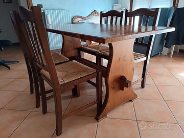 Tavolo in legno pieno + 4 sedie classiche 