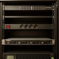 SERVER RACK COMPLETO QNAP