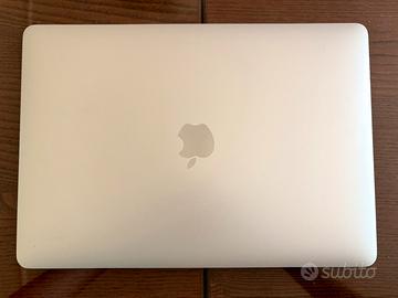MacBook Pro 13'' , M2, 2022 più custodia Apple