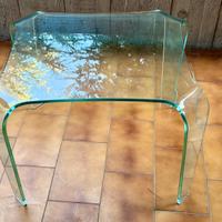 Tavolino in vetro curvato