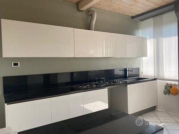 Cucina bianca laccata