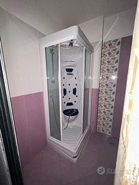 Doccia idromassaggio Marca Ideal standard.