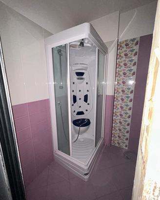 Doccia idromassaggio Marca Ideal standard.