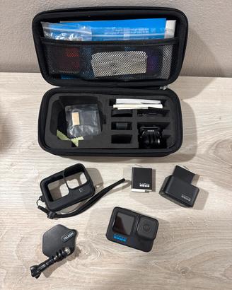 GoPro HERO11 Black completa di accessori