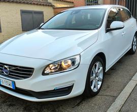VOLVO V60 D4 Momentum AWD (4X4) Geartronic