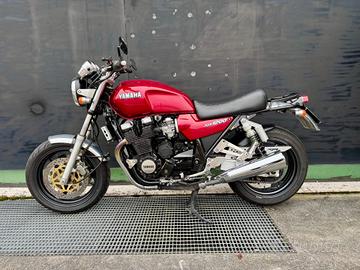 Yamaha XJR 1200