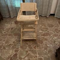 Seggiolone in legno d’epoca.