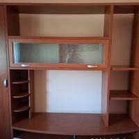 Mobile in legno e vetro marrone