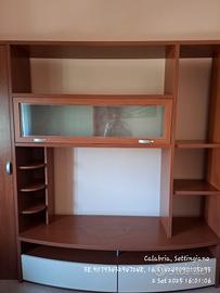 Mobile in legno e vetro marrone