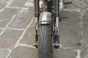 Moto Mash 250cc, nera opaca