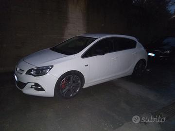 Opel astra 2.0 cdti biturbo 195 cv a gasolio