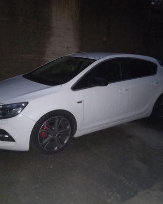 Opel astra 2.0 cdti biturbo 195 cv a gasolio