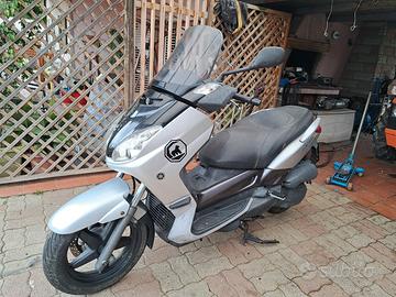 Yamaha Xmax 125 