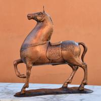 Scultura decorativa di cavallo in rame fatta a man