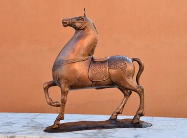 Scultura decorativa di cavallo in rame fatta a man
