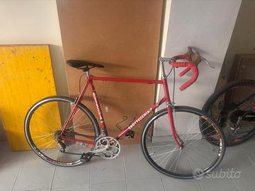 Bici, pesi, attrezzi da palestra e manubri