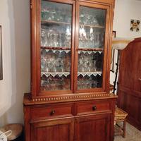 credenza con vetrina