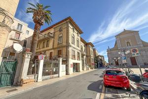 2 LOCALI A SAN BENEDETTO DEL TRONTO