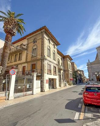2 LOCALI A SAN BENEDETTO DEL TRONTO