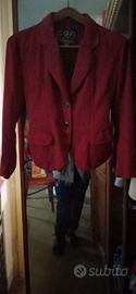Giacca leggera rosso granata bottoni gioiello 