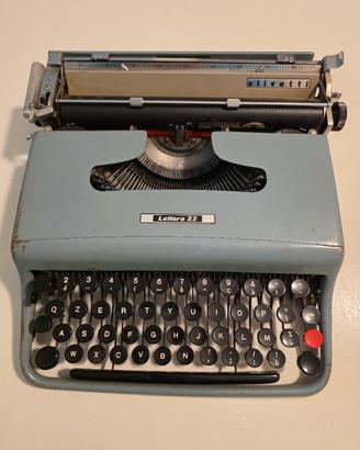 Macchina da scrivere Olivetti Lettera 22
