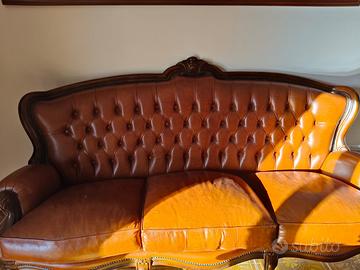 Divano 3 posti + 2 poltrone + tavolino