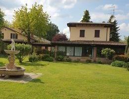 Villa con Dependance - immersa nel verde