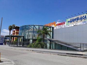 locale nel centro commerciale "Le Ginestre"