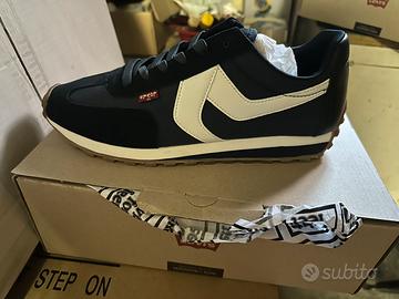 Scarpe levis