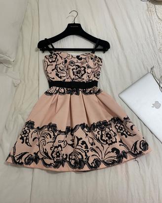 Vestito rosa effetto pizzo di Rinascimento