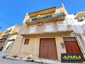 Appartamento di 285 m² con più di 5 locali e box a
