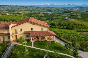 Villa di 400 m² con più di 5 locali e box auto dop