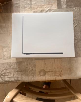 Macbook Air 13 “M2(16GB RAM-256GB SSD)-NUOVO