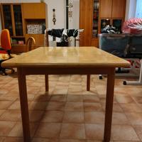 TAVOLO DA CUCINA e 4 SEDIE