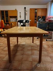 TAVOLO DA CUCINA e 4 SEDIE