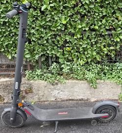 Monopattino Elettrico Ninebot  E25E Pari al nuovo