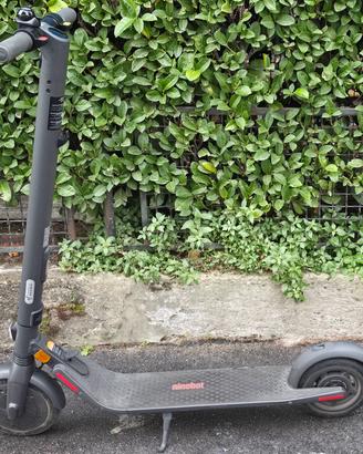 Monopattino Elettrico Ninebot  E25E Pari al nuovo