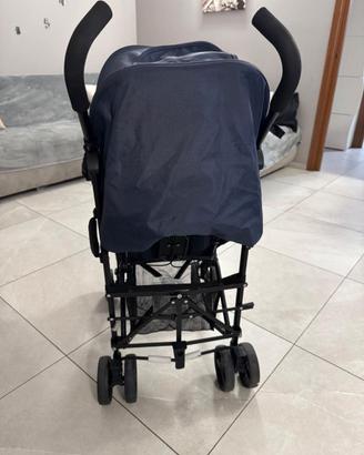 Passeggino chiusura ombrello