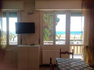 Casa fronte mare Arma Taggia centro febbrai/Aprile